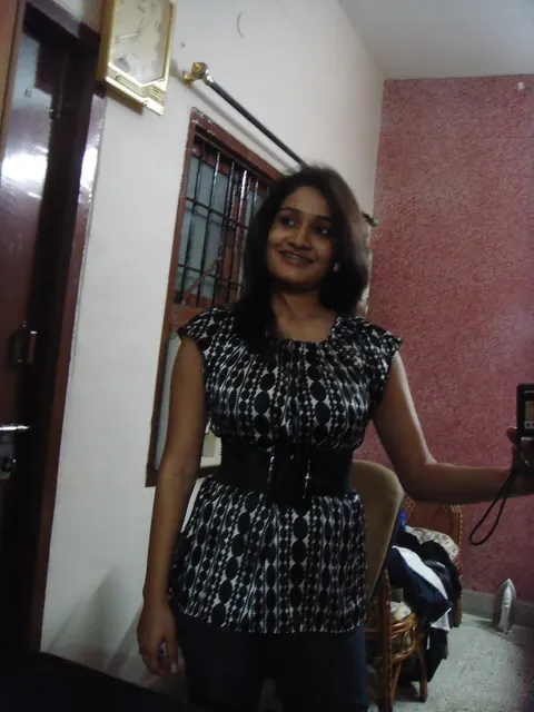 Indian Woman Sucks Her Big Natural Tits and Spreads – photo 1 of 10