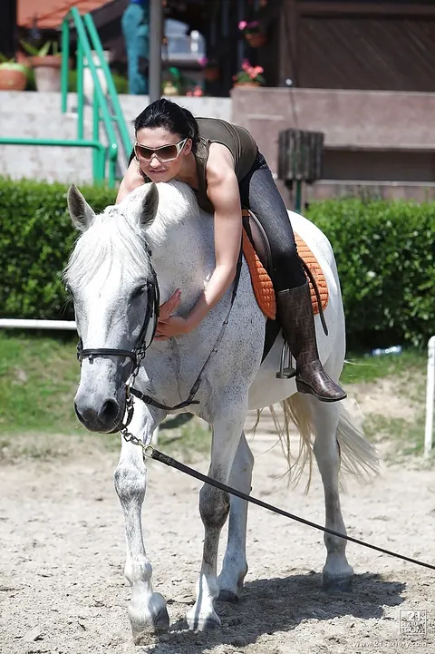 Aletta Ocean: Busty Brunette in Glasses Poses Nude Outdoors with a Horse – photo 7 of 16
