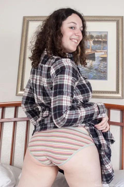 BBW Brunette Spreads Her Hairy Pussy Wide – photo 3 of 20