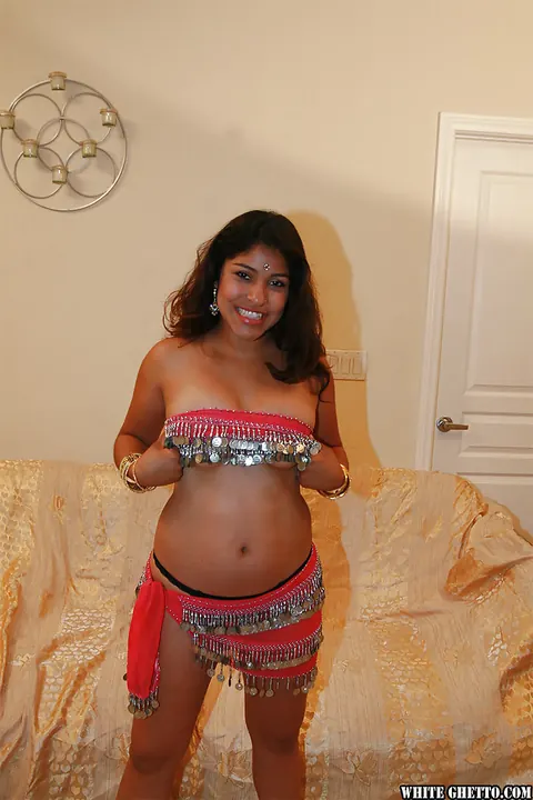 Laurie Vargas: Curvy Indian Brunette Reveals Her Big Tits and Hairy Pussy – photo 9 of 16