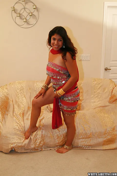 Laurie Vargas: Curvy Indian Brunette Reveals Her Big Tits and Hairy Pussy – photo 2 of 16
