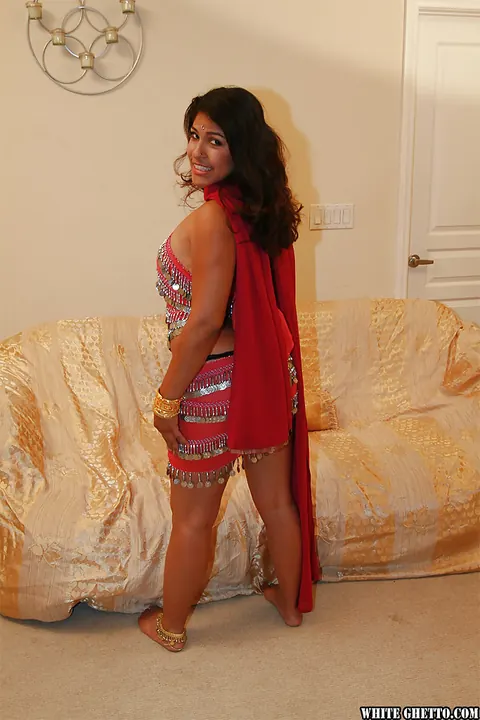 Laurie Vargas: Curvy Indian Brunette Reveals Her Big Tits and Hairy Pussy – photo 6 of 16