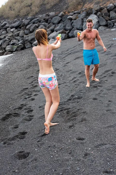 Oxana Chic: Ukrainian Brunette Fucks Her Partner on the Beach – photo 2 of 20