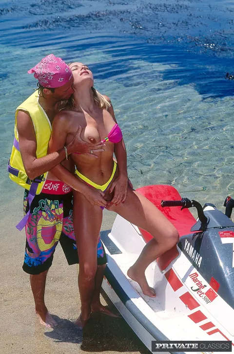 Blonde Strips Out of Her Bikini for Beach Anal and a Facial – photo 2 of 16