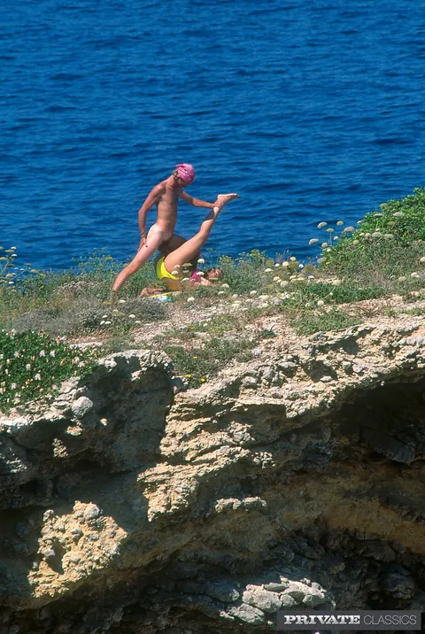 Blonde Strips Out of Her Bikini for Beach Anal and a Facial – photo 10 of 16