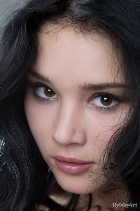 Malena Fendi: Asian Brunette Admires Her Face in the Mirror While Spreading – photo 1 of 16