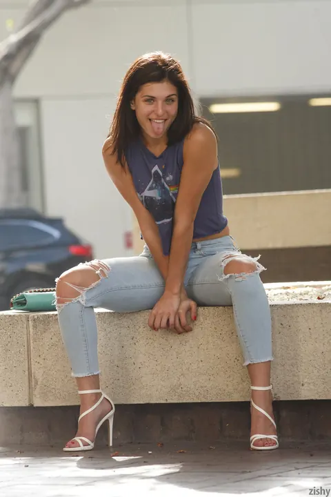 Leah Gotti: Brunette Flashes Her Tits Outdoors in Ripped Jeans – photo 5 of 11