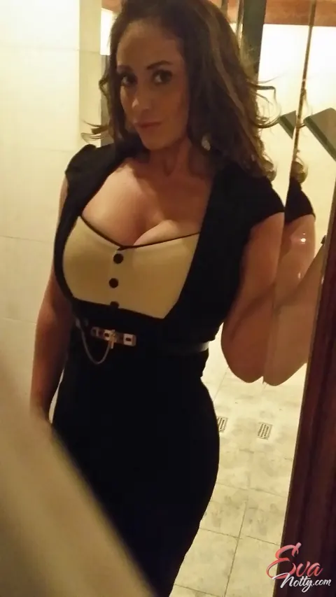 Eva Notty: Tall Brunette MILF with Big Enhanced Tits Takes Mirror Selfies – photo 5 of 16