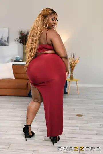 Victoria Cakes – Ebony BBW Flaunts Her Big Tits and Ass While Undressing