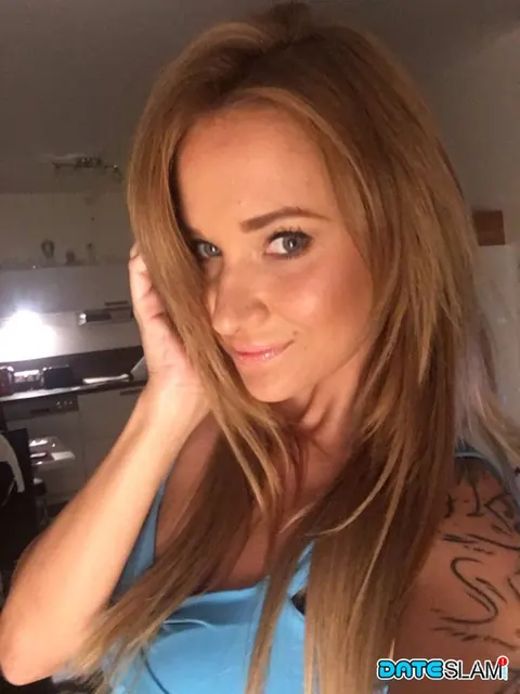 Chaynee: Blonde with Tattoo Shows Her Firm Ass in the Mirror Selfie – photo 6 of 12