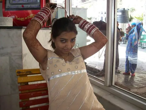 Indian Bride Undresses Nude Outdoors on Honeymoon – photo 7 of 10