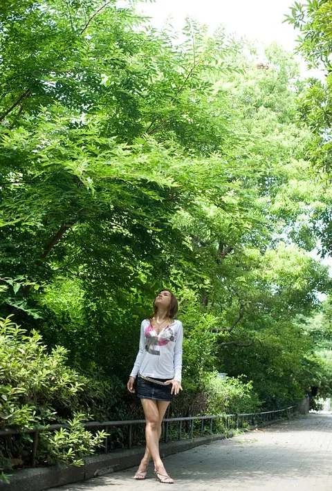 Maria Ozawa: Busty Japanese Brunette Shows Her Panties Outdoors – photo 13 of 16