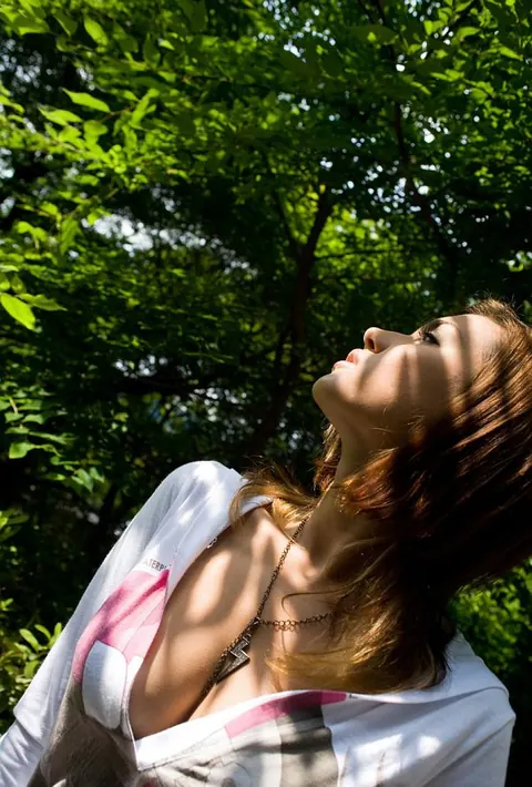Maria Ozawa: Busty Japanese Brunette Shows Her Panties Outdoors – photo 14 of 16
