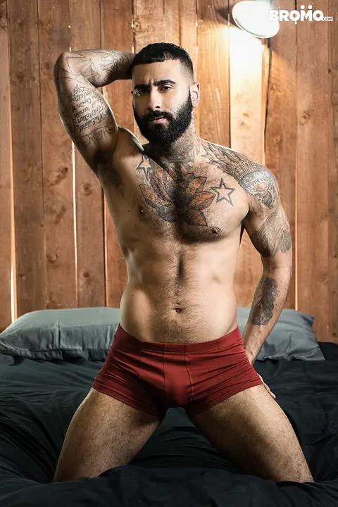 Tattooed Man in Glasses Barebacks His Partner After Kissing – photo 2 of 17