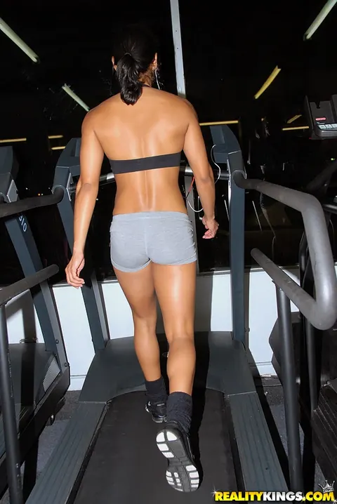Missy Woods: Thick Blonde MILF Strips Off Her Yoga Pants and Spreads at the Gym – photo 4 of 14