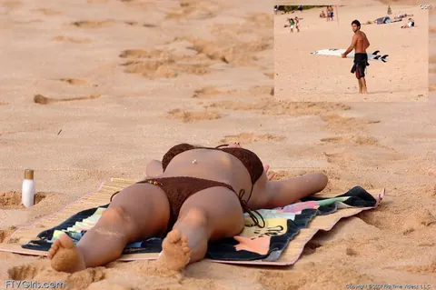 Carli Banks: Brunette in a Bikini Bares Her Natural Tits on the Beach – photo 2 of 20
