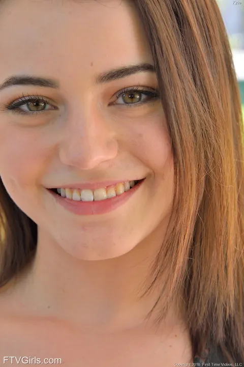 Kylie Quinn: Brunette Amateur Fingers Her Pussy and Uses a Cucumber on a Balcony – photo 8 of 20