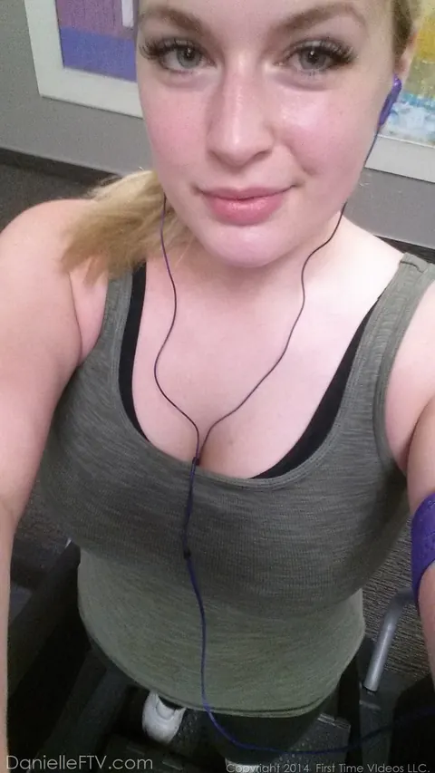 Danielle Delaunay: Busty Blonde Poses in Lingerie Selfies with Glasses – photo 13 of 14