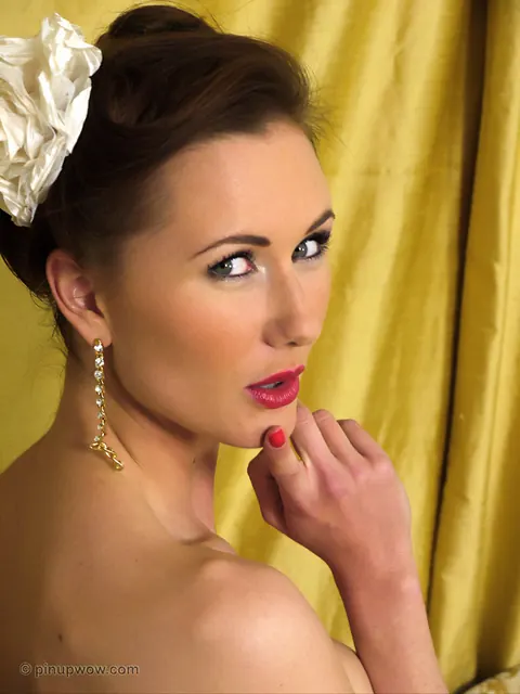 Sammi Tye: British MILF Reveals Her Enhanced Tits in Stockings – photo 13 of 17