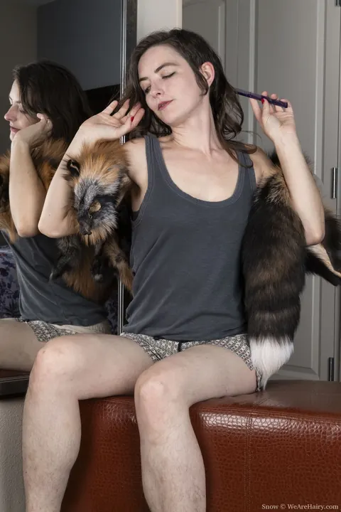 Raven Snow: Brunette Strips Out of Her Shorts and Fingers Her Hairy Bush – photo 2 of 21