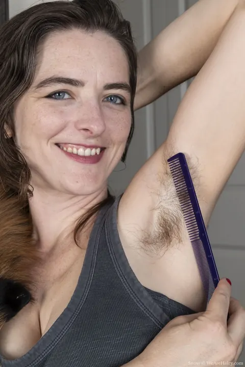 Raven Snow: Brunette Strips Out of Her Shorts and Fingers Her Hairy Bush – photo 3 of 21