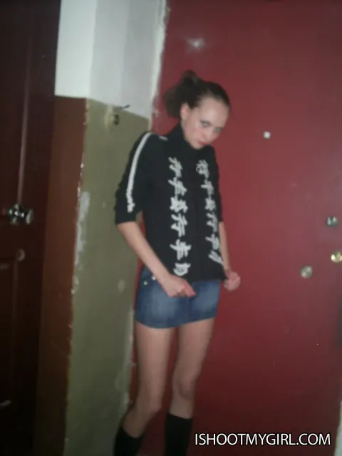 Petite Amateur in a Denim Skirt Gets Fucked Outdoors – photo 1 of 20