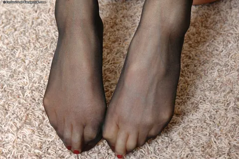 Thick Mature Maid Shows Off Her Stocking Soles and Hairy Pussy – photo 11 of 16