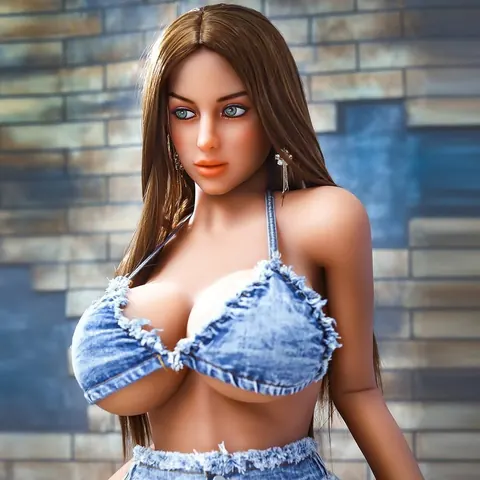 Busty Woman Strips Out of Her Jeans and Poses Nude – photo 15 of 15
