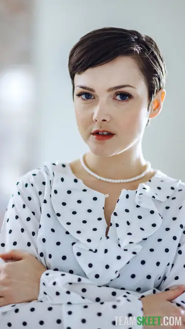 Jade Valentine – Petite Brunette Secretary Has Sex with Her Boss and Swallows Cum