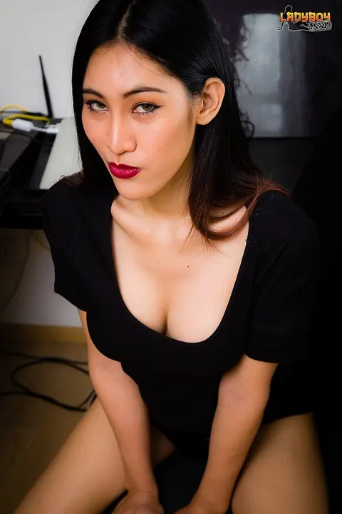 Asian Trans Woman Undresses and Poses Nude Arching Back – photo 1 of 16