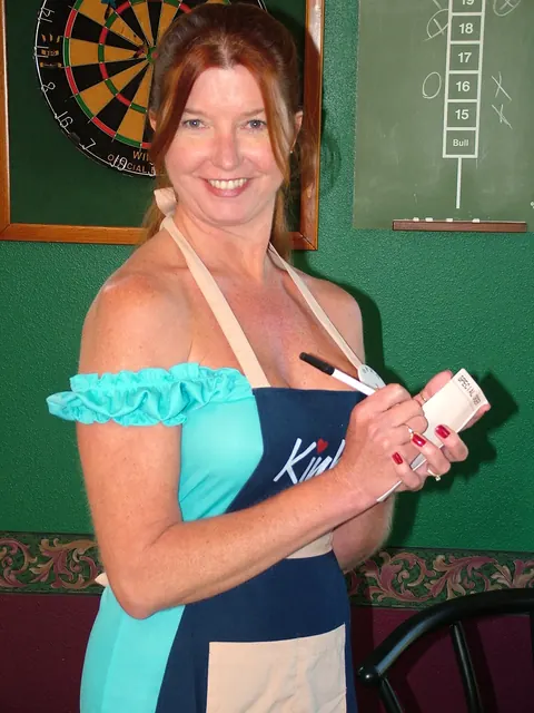 Dee Delmar: Tall Redhead MILF Fingers Her Pussy in Heels – photo 3 of 20