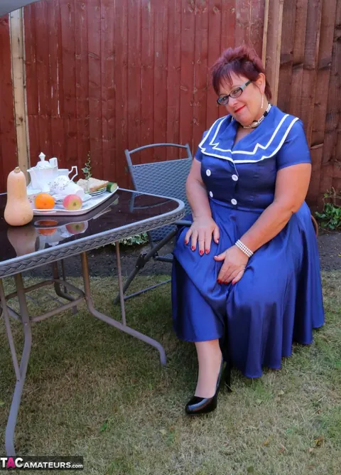 Curvy Mature Redhead Poses Outdoors in Glasses and Heels – photo 2 of 20