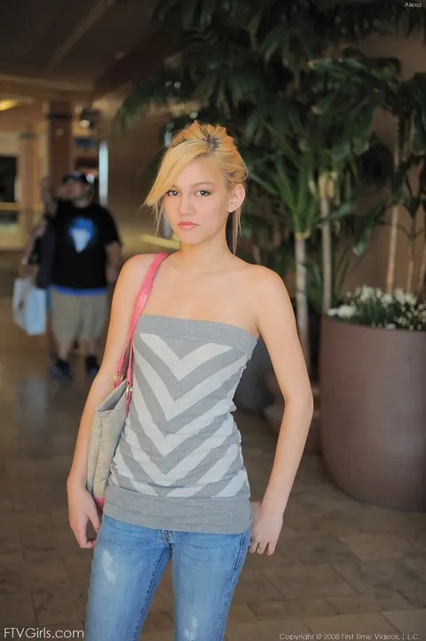 Kimberly Kato: Slim Blonde Strips Out of Her Jeans Outdoors – photo 6 of 20