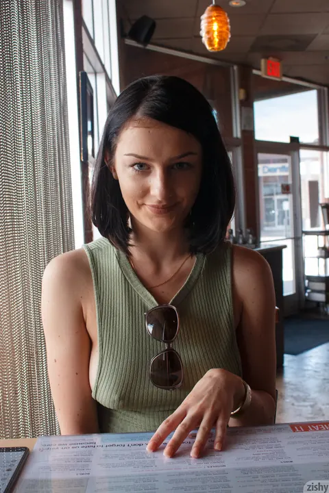 Amanda Lane: Polish Brunette Flashes Her Shaved Pussy in Public – photo 3 of 11