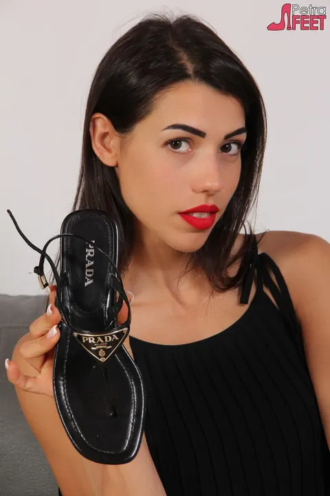 Brunette Frees Her Feet from Sandals in a Skirt – photo 6 of 10