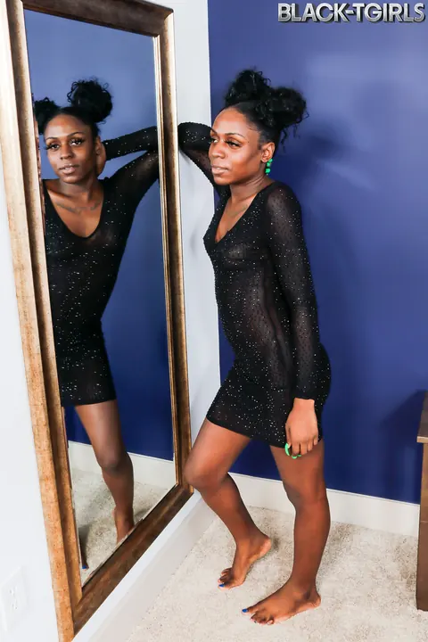 Slim Ebony Trans Woman Poses Nude and Reveals Her Cock – photo 2 of 16