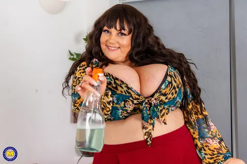 JJ Jewel: Mature BBW with Big Tits Masturbates with a Vibrator – photo 2 of 11