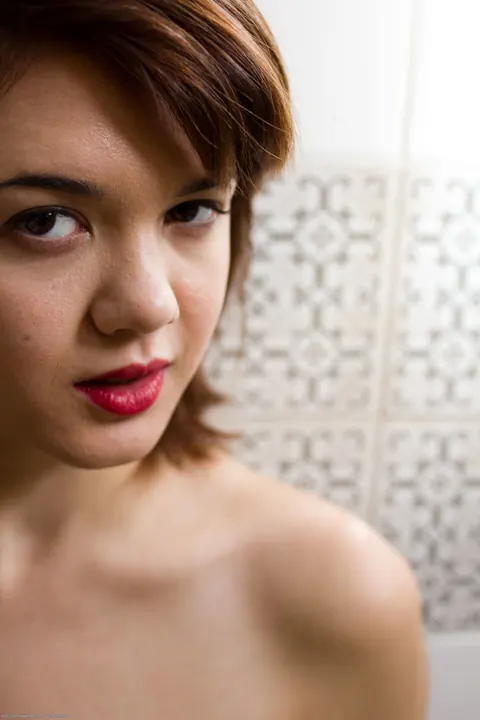 Lily Rei: Australian Redhead Shows Off Her Body in the Bathroom – photo 2 of 21
