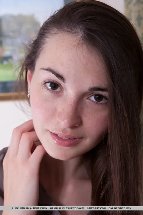 Lukki Lima: Slim European Brunette Shows Her Feet in the Kitchen – photo 16 of 18