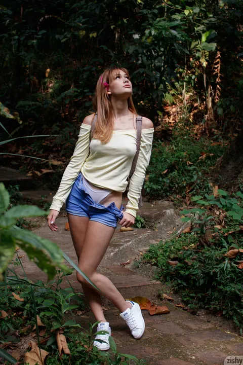 Annie Duque: Petite Colombian Brunette Flashes Her Big Ass in Shorts Outdoors – photo 7 of 13