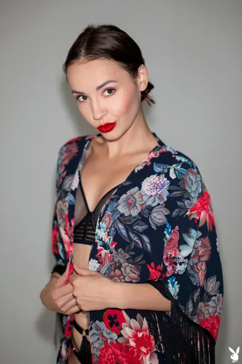 Elilith Noir: Petite Short-Haired Brunette Strips Out of Her Lingerie and Spreads – photo 1 of 20