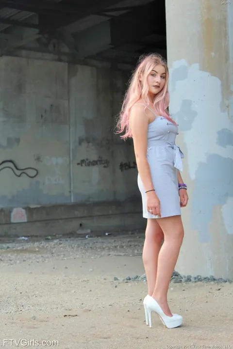 Petite Babe Strips Out of Her Dress in Public – photo 10 of 21