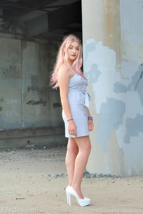 Petite Babe Strips Out of Her Dress in Public – photo 11 of 21