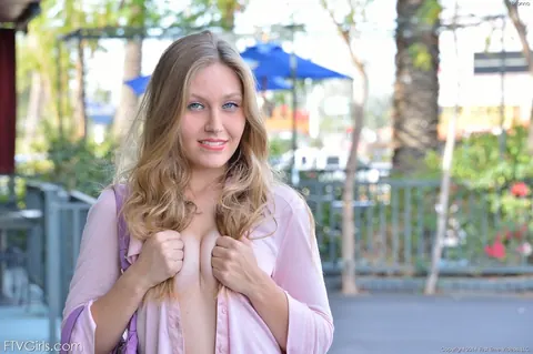 Blonde Strips Out of Her Jeans and Spreads Outdoors – photo 7 of 16