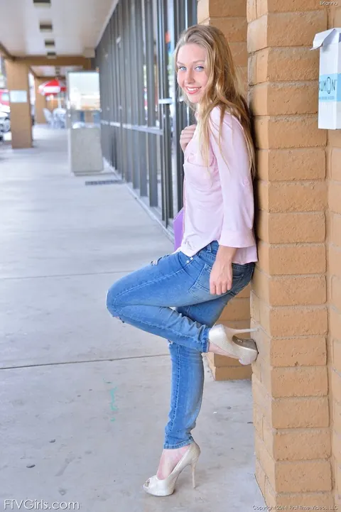 Blonde Strips Out of Her Jeans and Spreads Outdoors – photo 5 of 16