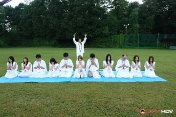 Ai Mizushima – Japanese Women Undress Outdoors for Group Sex and Spreading