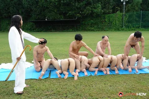 Ai Mizushima: Japanese Women Undress Outdoors for Group Sex and Spreading – photo 4 of 20
