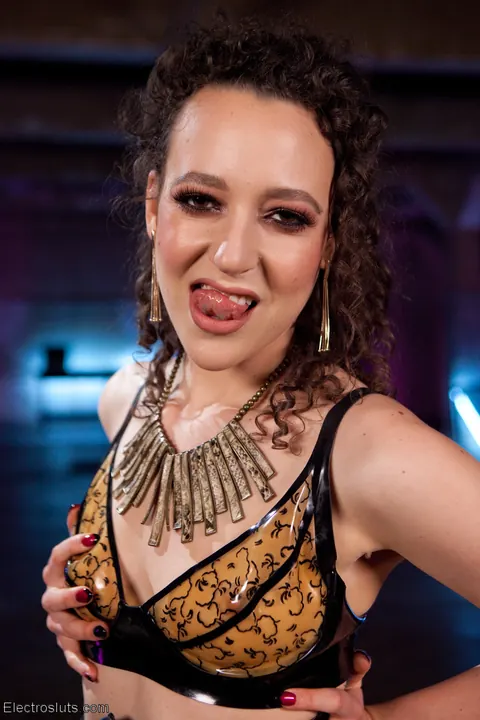 Arabelle Raphael: Petite Brunettes Play Dominant and Submissive in Lesbian Bondage – photo 6 of 19