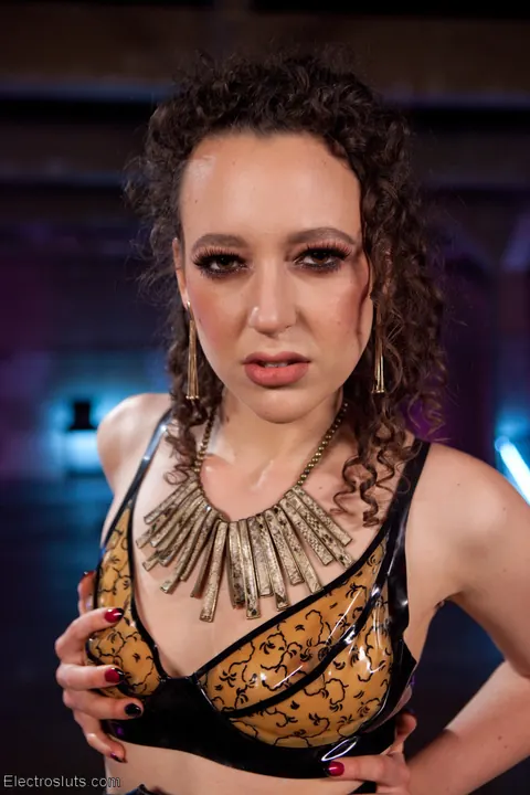 Arabelle Raphael: Petite Brunettes Play Dominant and Submissive in Lesbian Bondage – photo 7 of 19