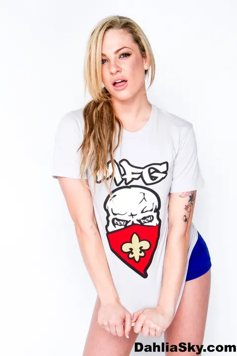 Dahlia Sky: Blonde PAWG Poses in a Top and Shorts Showing Her Big Ass – photo 1 of 15